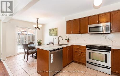 31 Hollingsworth Circle, Brampton, ON - Indoor Photo Showing Kitchen With Stainless Steel Kitchen With Double Sink