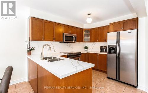 31 Hollingsworth Circle, Brampton, ON - Indoor Photo Showing Kitchen With Stainless Steel Kitchen With Double Sink