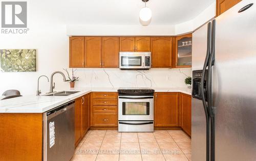 31 Hollingsworth Circle, Brampton, ON - Indoor Photo Showing Kitchen With Stainless Steel Kitchen With Double Sink