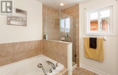 31 Hollingsworth Circle, Brampton, ON - Indoor Photo Showing Bathroom