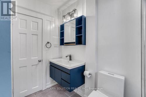 56 Cambridge Avenue, Hamilton, ON - Indoor Photo Showing Bathroom