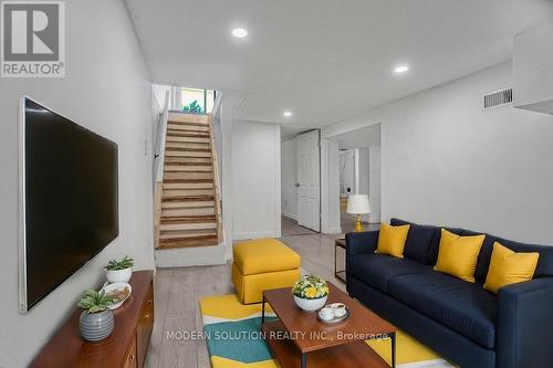 56 Cambridge Avenue, Hamilton, ON - Indoor Photo Showing Living Room