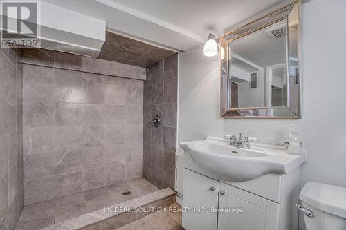 56 Cambridge Avenue, Hamilton, ON - Indoor Photo Showing Bathroom