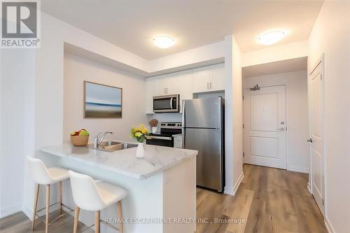 417 - 5055 Greenlane Road, Lincoln, ON - Indoor Photo Showing Kitchen With Stainless Steel Kitchen With Double Sink