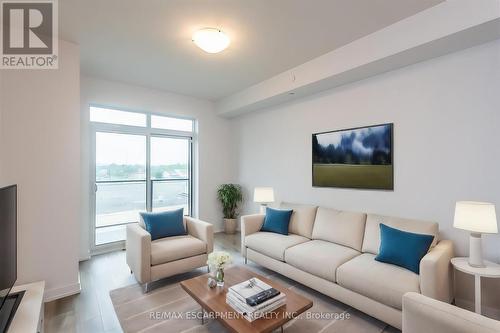 417 - 5055 Greenlane Road, Lincoln, ON - Indoor Photo Showing Living Room