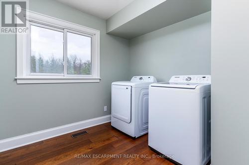 12895 King Road, Niagara Falls, ON - Indoor Photo Showing Laundry Room