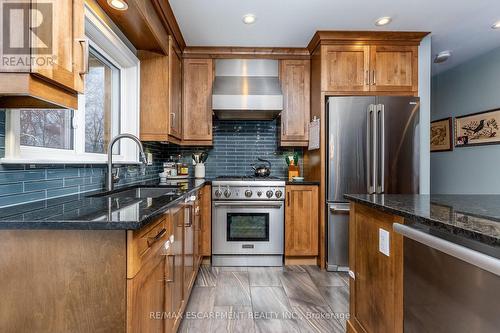 12895 King Road, Niagara Falls, ON - Indoor Photo Showing Kitchen With Double Sink