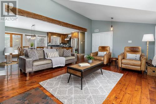 12895 King Road, Niagara Falls, ON - Indoor Photo Showing Living Room