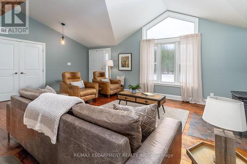 12895 King Road, Niagara Falls, ON - Indoor Photo Showing Living Room