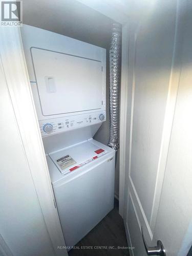 62 Hashmi Place, Brampton, ON - Indoor Photo Showing Laundry Room