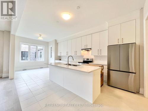 1348 Hydrangea Gardens, Oakville, ON - Indoor Photo Showing Kitchen