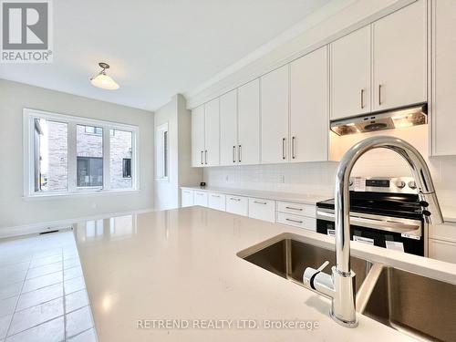 1348 Hydrangea Gardens, Oakville, ON - Indoor Photo Showing Kitchen