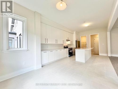 1348 Hydrangea Gardens, Oakville, ON - Indoor Photo Showing Kitchen