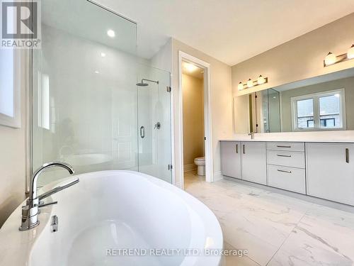 1348 Hydrangea Gardens, Oakville, ON - Indoor Photo Showing Bathroom