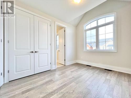 1348 Hydrangea Gardens, Oakville, ON - Indoor Photo Showing Other Room