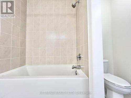 1348 Hydrangea Gardens, Oakville, ON - Indoor Photo Showing Bathroom