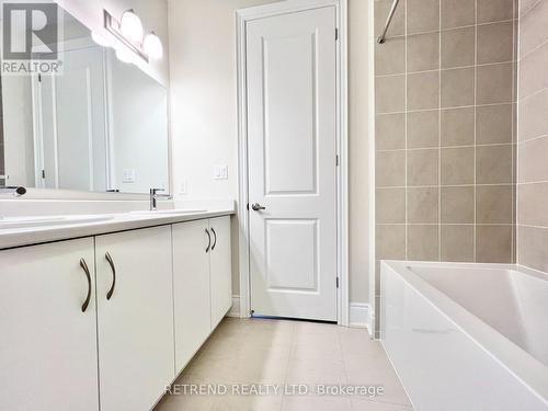 1348 Hydrangea Gardens, Oakville, ON - Indoor Photo Showing Bathroom