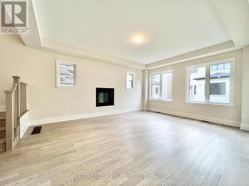 1348 Hydrangea Gardens, Oakville, ON - Indoor Photo Showing Other Room