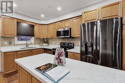 25 Heartview Road, Brampton, ON - Indoor Photo Showing Kitchen