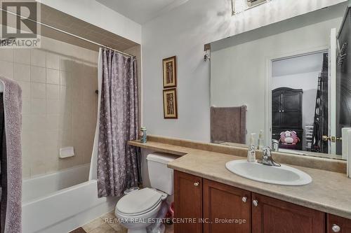 25 Heartview Road, Brampton, ON - Indoor Photo Showing Bathroom