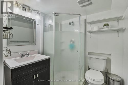 25 Heartview Road, Brampton, ON - Indoor Photo Showing Bathroom