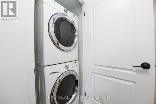 1006 - 4090 Living Arts Drive, Mississauga, ON - Indoor Photo Showing Laundry Room