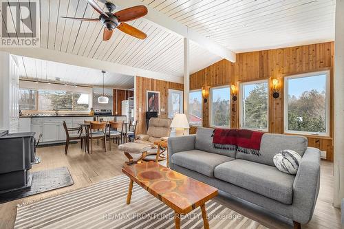 1120 Donaldson Road, North Frontenac (Frontenac North), ON - Indoor Photo Showing Living Room