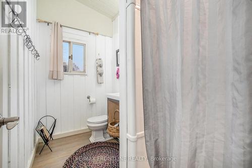 1120 Donaldson Road, North Frontenac (Frontenac North), ON - Indoor Photo Showing Bathroom