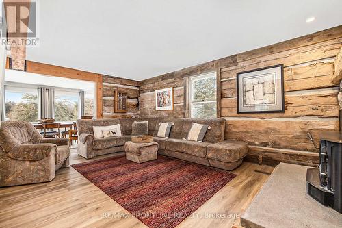 1120 Donaldson Road, North Frontenac (Frontenac North), ON - Indoor Photo Showing Living Room