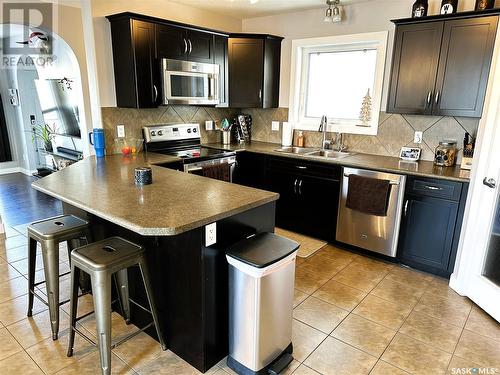 7524 Oxbow Way, Regina, SK - Indoor Photo Showing Kitchen With Double Sink