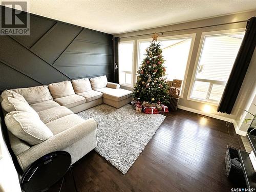 7524 Oxbow Way, Regina, SK - Indoor Photo Showing Living Room