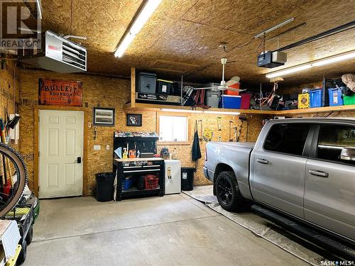 7524 Oxbow Way, Regina, SK - Indoor Photo Showing Garage