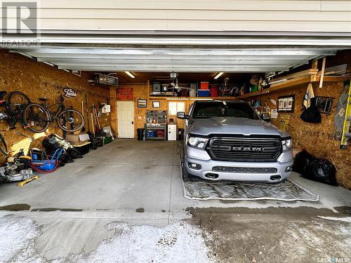 7524 Oxbow Way, Regina, SK - Indoor Photo Showing Garage