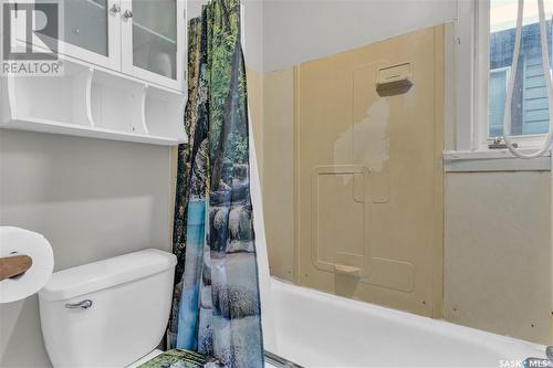 2063 Francis Street, Regina, SK - Indoor Photo Showing Bathroom