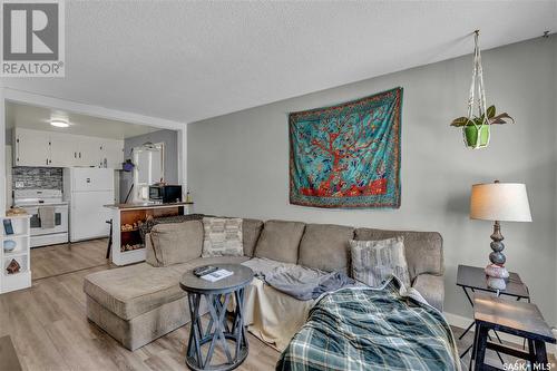 2063 Francis Street, Regina, SK - Indoor Photo Showing Living Room