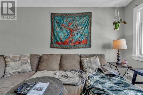 2063 Francis Street, Regina, SK - Indoor Photo Showing Living Room