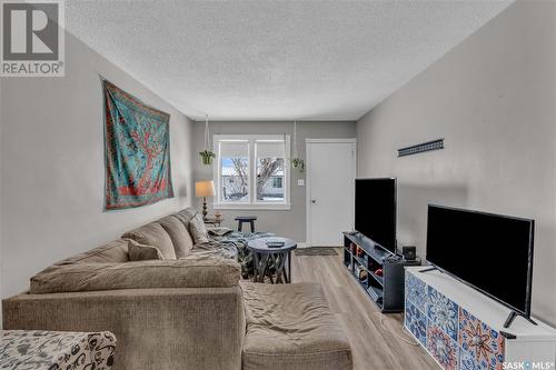 2063 Francis Street, Regina, SK - Indoor Photo Showing Living Room