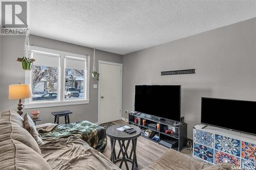 2063 Francis Street, Regina, SK - Indoor Photo Showing Living Room