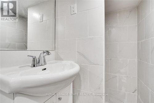 94 Wentworth Street N, Hamilton, ON - Indoor Photo Showing Bathroom