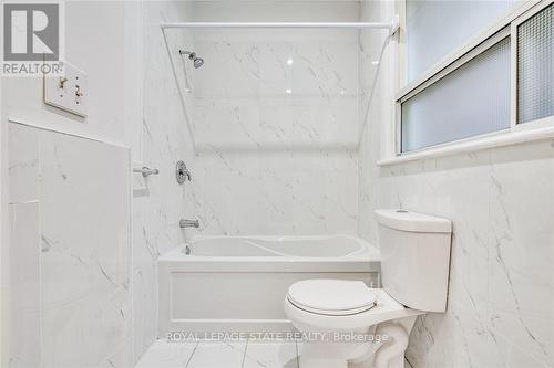 94 Wentworth Street N, Hamilton, ON - Indoor Photo Showing Bathroom