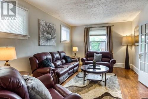 252 College Street, Sudbury, ON - Indoor Photo Showing Living Room