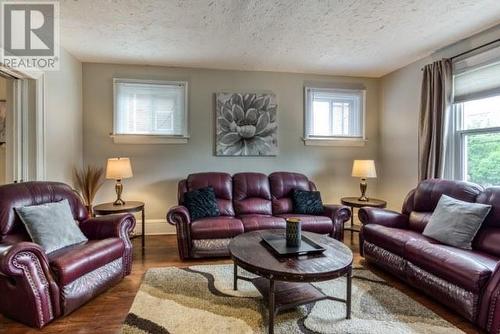 252 College Street, Sudbury, ON - Indoor Photo Showing Living Room