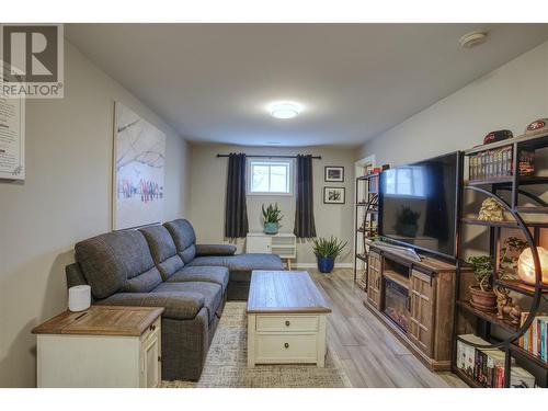 624 Sydney Avenue, Kamloops, BC - Indoor Photo Showing Living Room