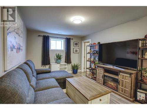 624 Sydney Avenue, Kamloops, BC - Indoor Photo Showing Living Room