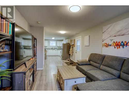 624 Sydney Avenue, Kamloops, BC - Indoor Photo Showing Living Room