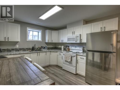 624 Sydney Avenue, Kamloops, BC - Indoor Photo Showing Kitchen With Double Sink