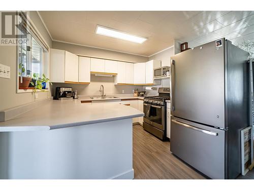 624 Sydney Avenue, Kamloops, BC - Indoor Photo Showing Kitchen