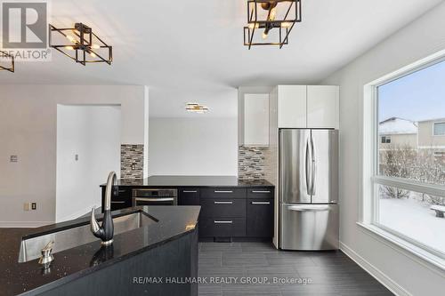 115 Kittiwake Drive S, Ottawa, ON - Indoor Photo Showing Kitchen