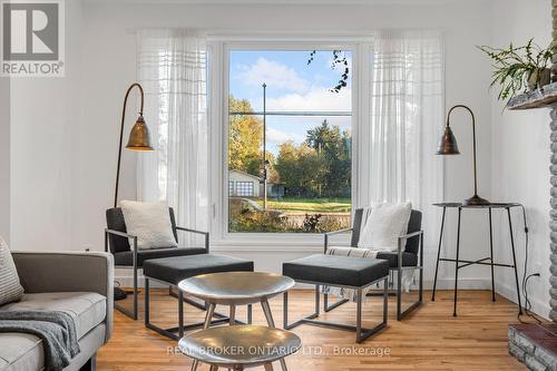 6233 Perth Street, Ottawa, ON - Indoor Photo Showing Living Room