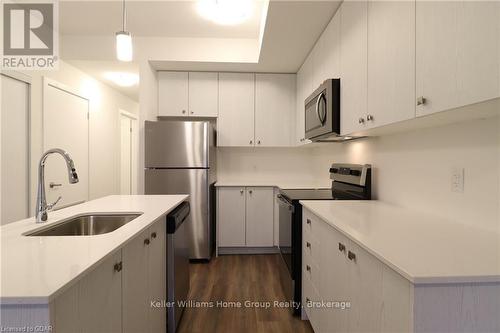 A15 - 10 Palace Street, Kitchener, ON - Indoor Photo Showing Kitchen With Stainless Steel Kitchen